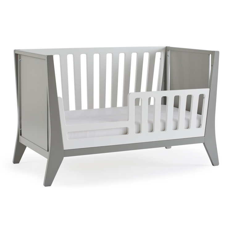 Contours 3 outlet in 1 bassinet